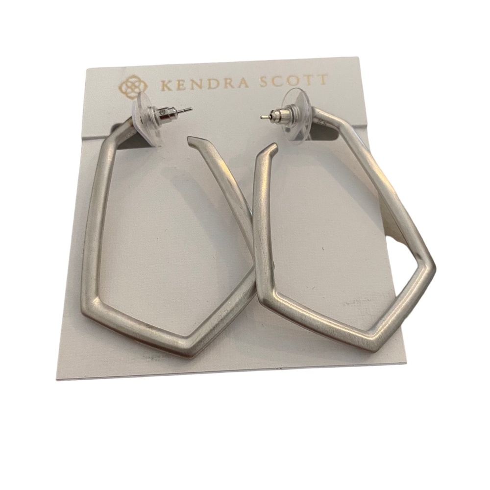 NWT KENDRA SCOTT LONNIE HOOPS GEOMETRIC SILVER TONE MAT